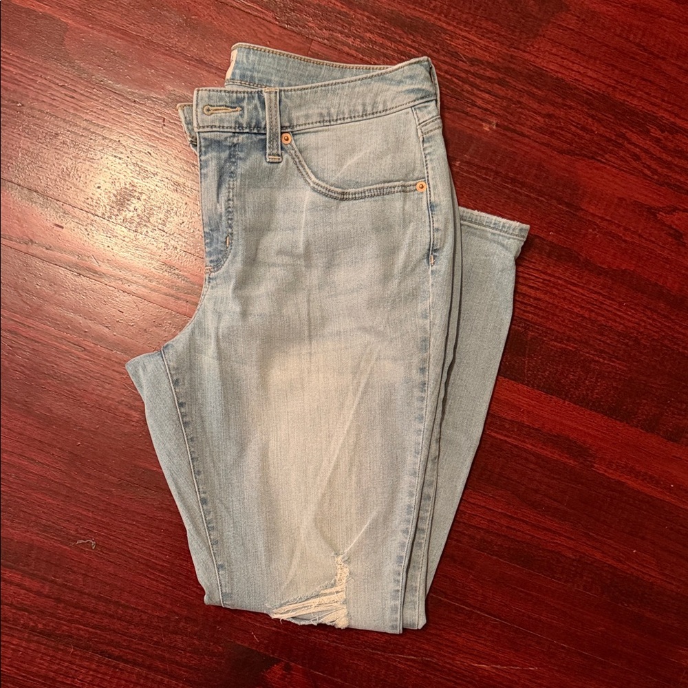 Women’s Universal Thread Light Blue Skinny Jeans with Subtle Distress